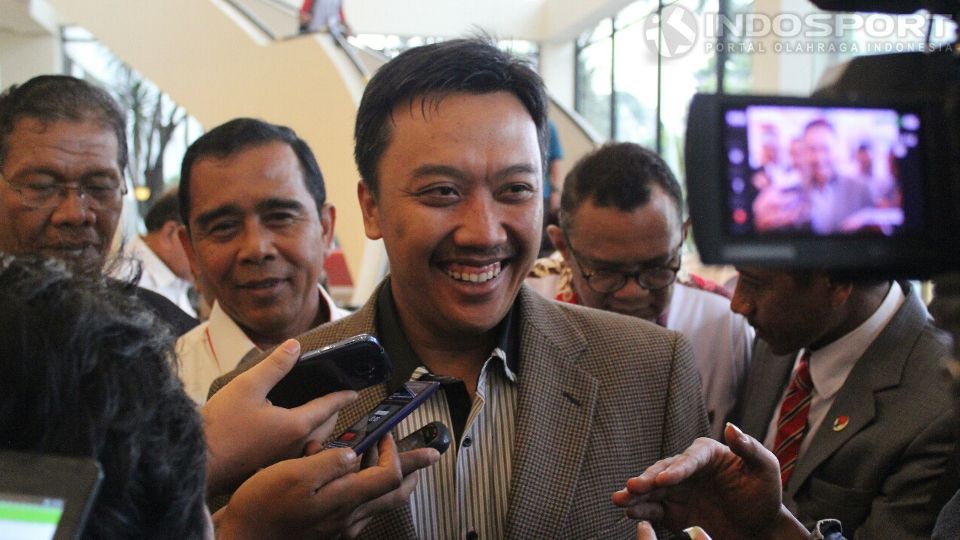 Menpora Imam Nahrawi, Kamis (06/11/14), menebak Persipura bakal keluar jadi jawara final ISL 2014. Copyright: &copy; Herry Ibrahim/INDOSPORT